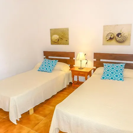 Villa Sleeps 9 Pool Wifi *